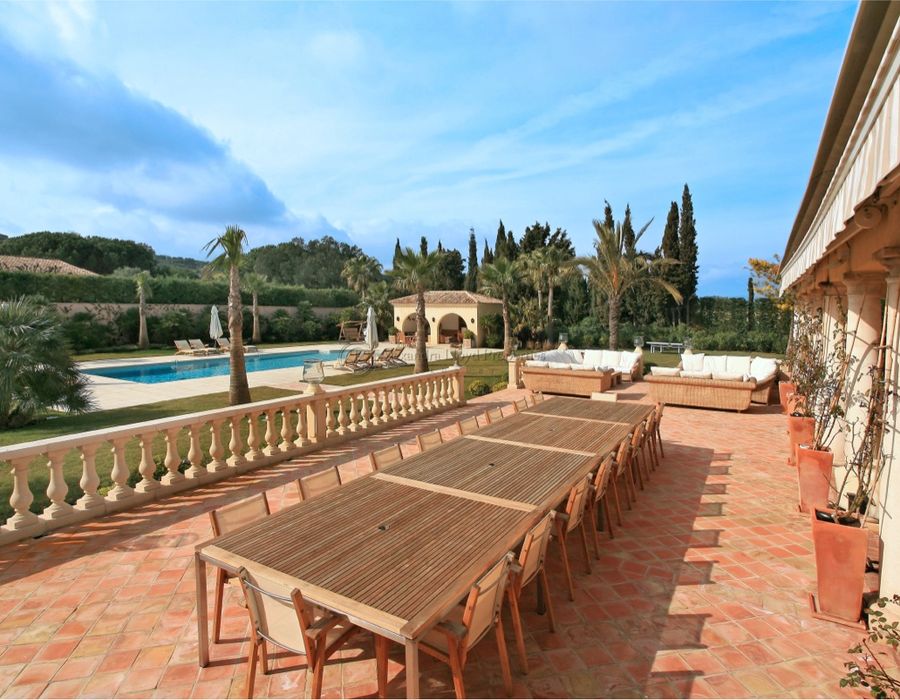 Large property with tennis courts in Les Salins, Saint Tropez 4