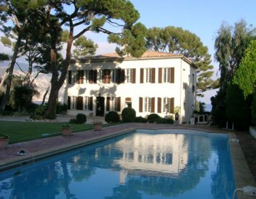Waters edge property on the prestigous Cap Ferrat 3