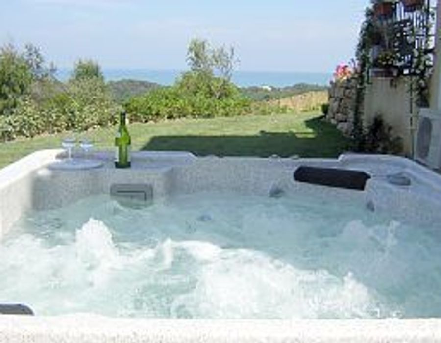 A newly built villa located in a private domain, just outside Antibes. 4