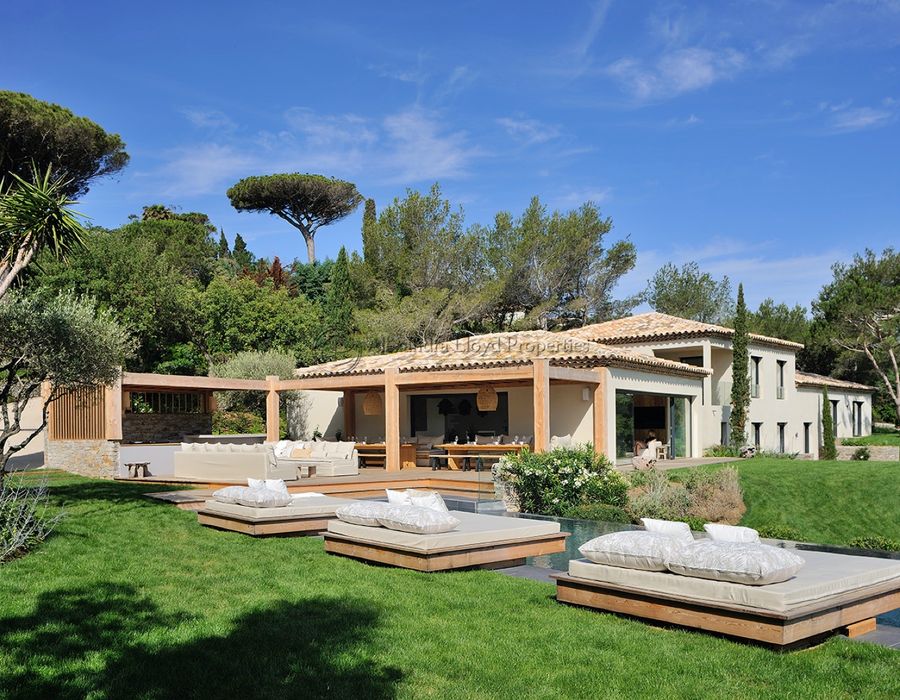 Les Parcs de Saint Tropez - sea views - five bedrooms plus staff rooms for rent 2