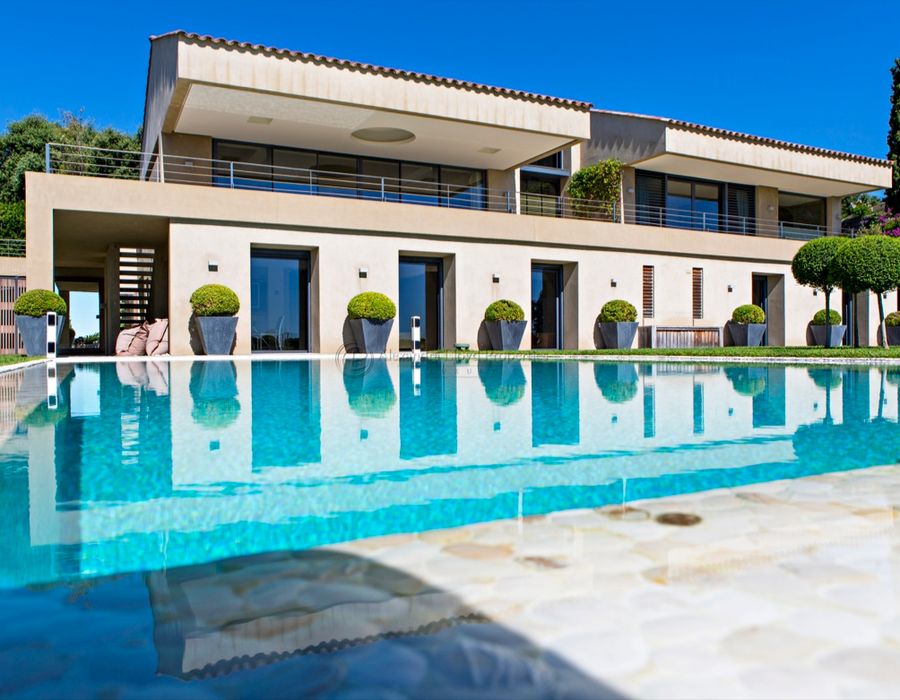 Club 55... ! Contemporary design and fabulous views 3