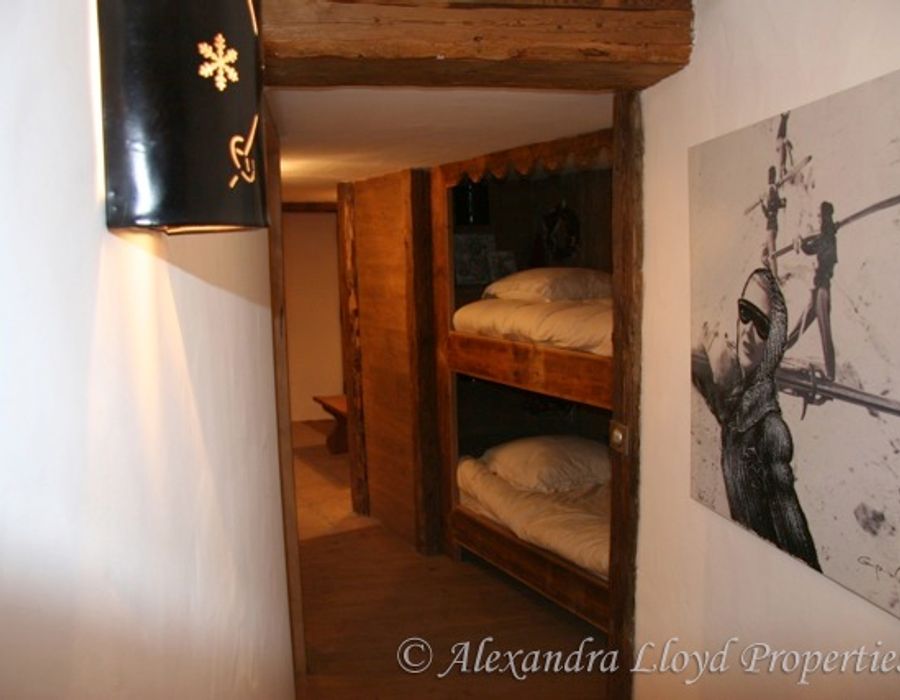 Chalet located in the heart of Val d'Isere 1