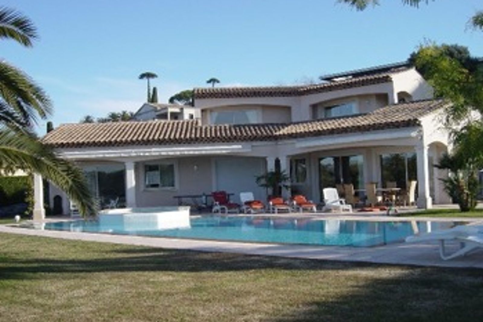 Neo Provencal villa on the West side of Cap d'Antibes