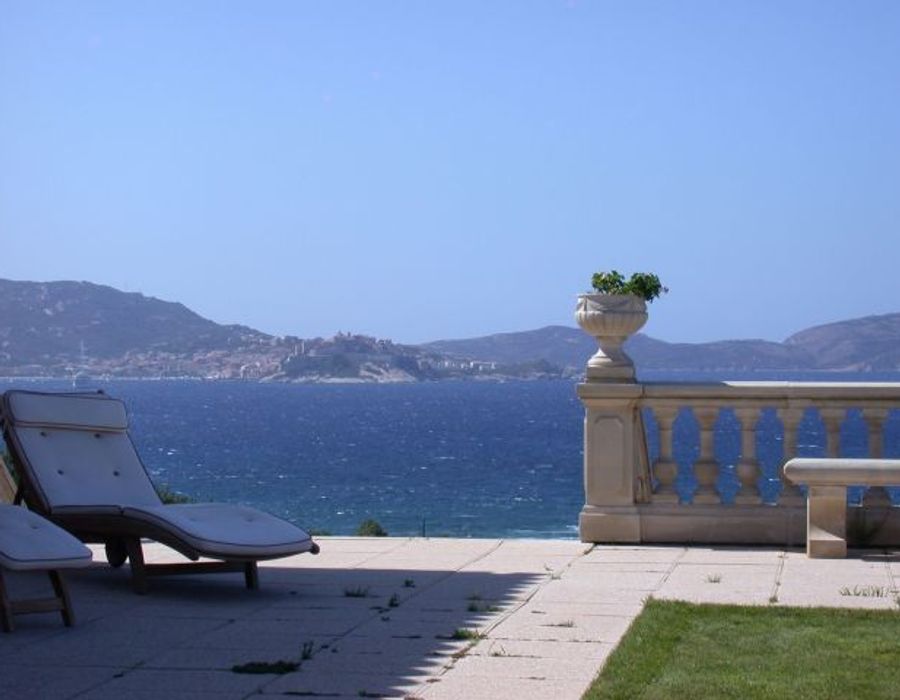 Impressive villa overlooking the bay of Calvi 1