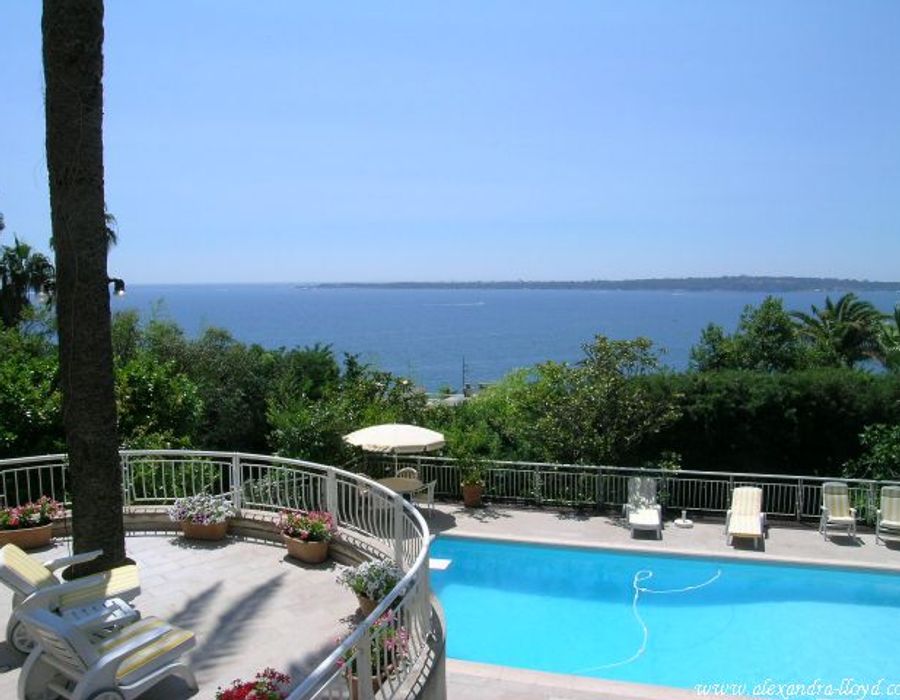 Super views from the prestigious Cannes Californie 1
