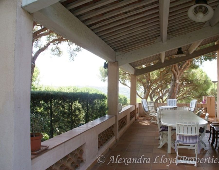 Provencal villa for sale in Saint Tropez 4