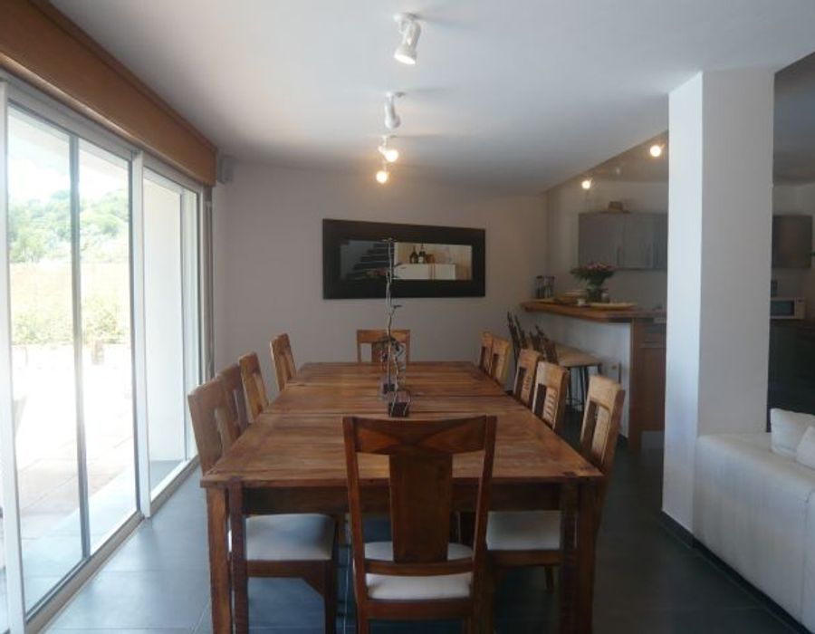 Large property located close to the centre of Cannes 4