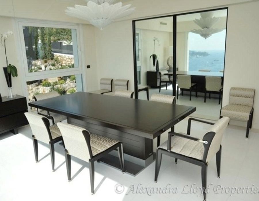 Contemporary villa in Roquebrune overlooking Monaco 1