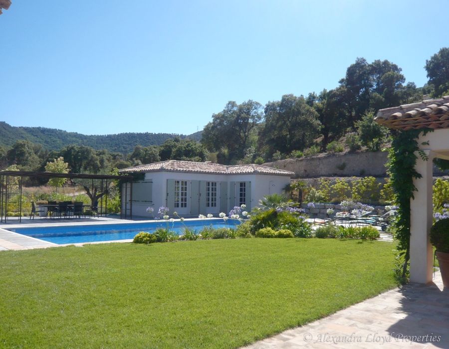 A superbly decorated property just outside Plan de la Tour 6