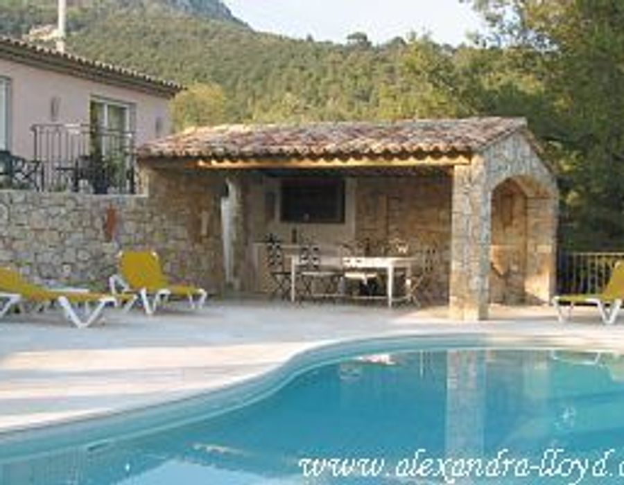 Provencal villa with delightful views over the sea and countryside 1