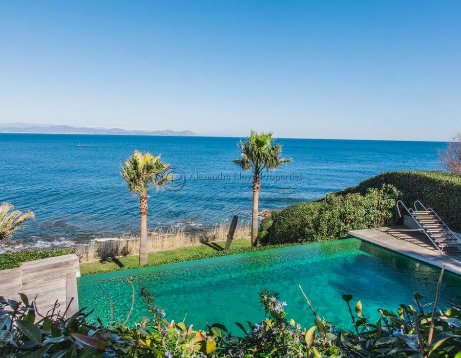 Water front villa with five Bedrooms in Les Parcs de Saint Tropez 3
