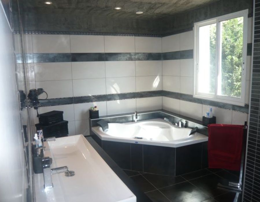 Located in the centre of Porto Vecchio... 4