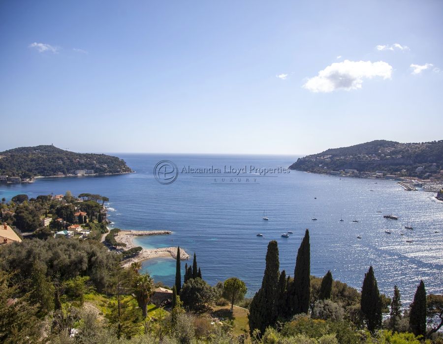 Stunning Contemporary Villa for Rent in Villefranche sur Mer 6