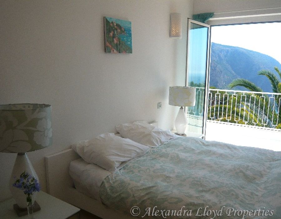 A recently renovated property located in the residential area of Eze 2