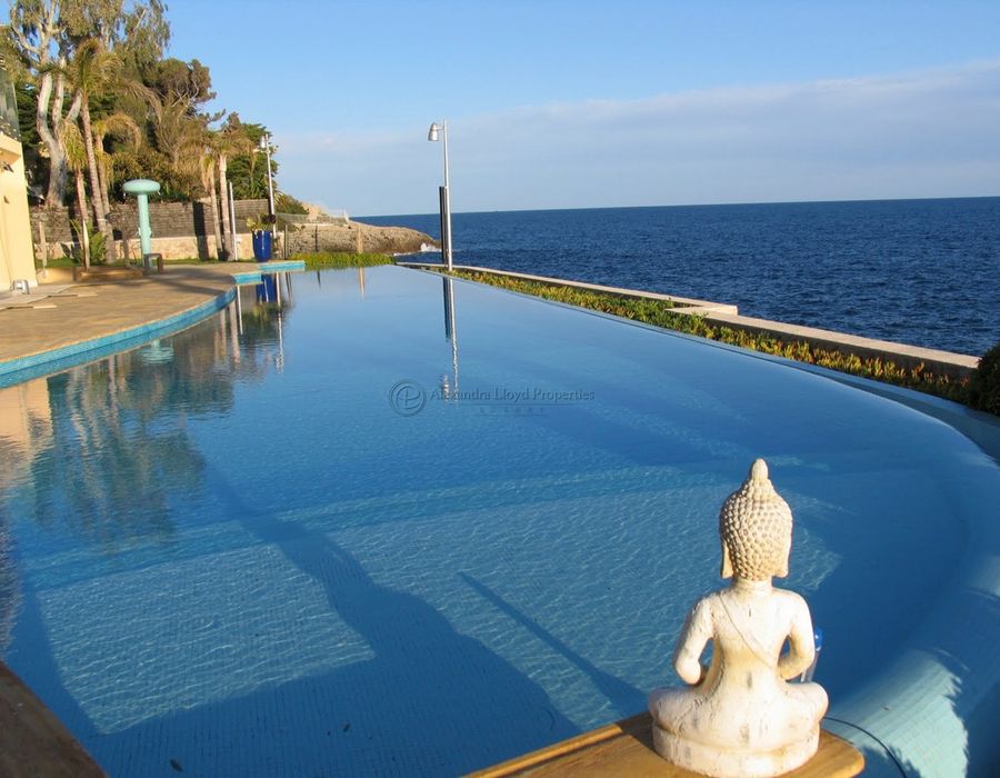 Contemporary and unique waters edge property in Cap d'Ail 3