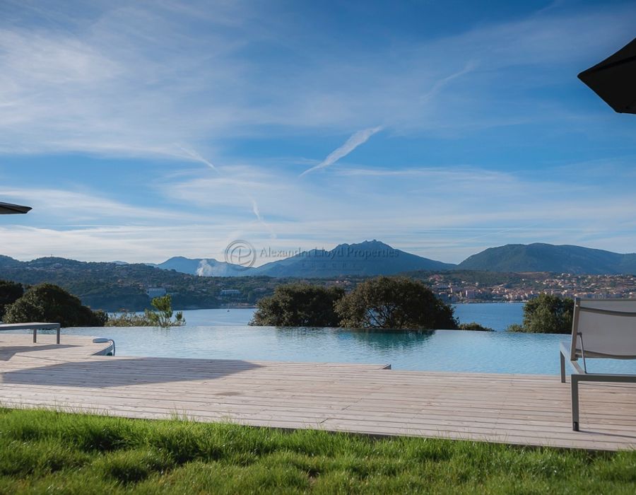 NEW! Fabulous waters edge villa with a contemporary interior close to Propriano - South Corsica 5
