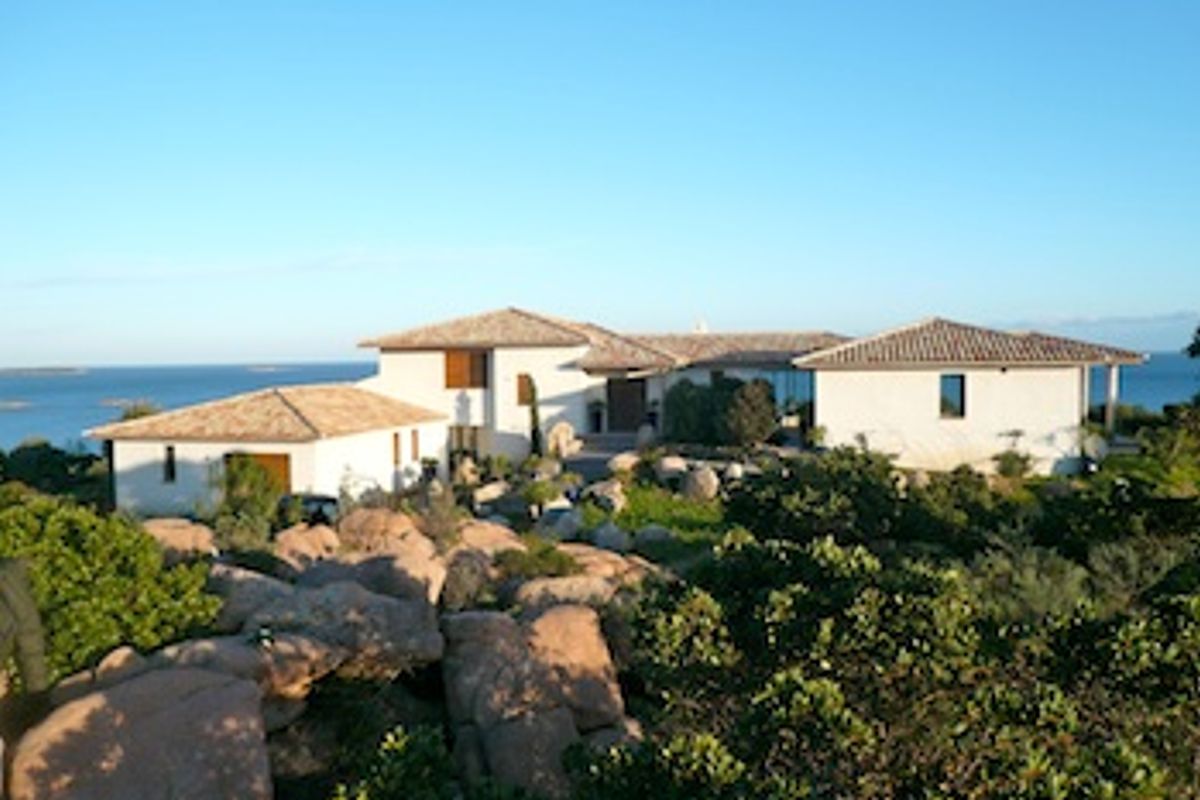 Situated in a private domain in Porto Vecchio, splendid sea views