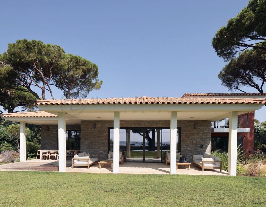 Beachfront Villa Rental in the Exclusive Domaine de la Capilla 4
