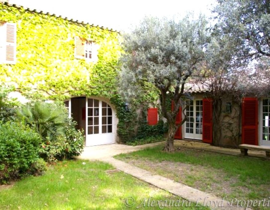 Water's edge property - Saint Tropez. 5