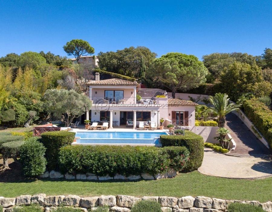 Great views and a lovely family home in l'Escalet, Ramatuelle 1