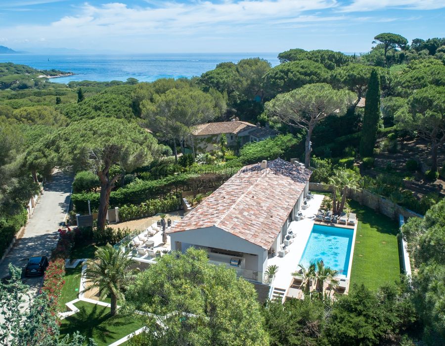 A five bedroom contemporary villa for rent in Le Parc des Salins, Saint Tropez 1