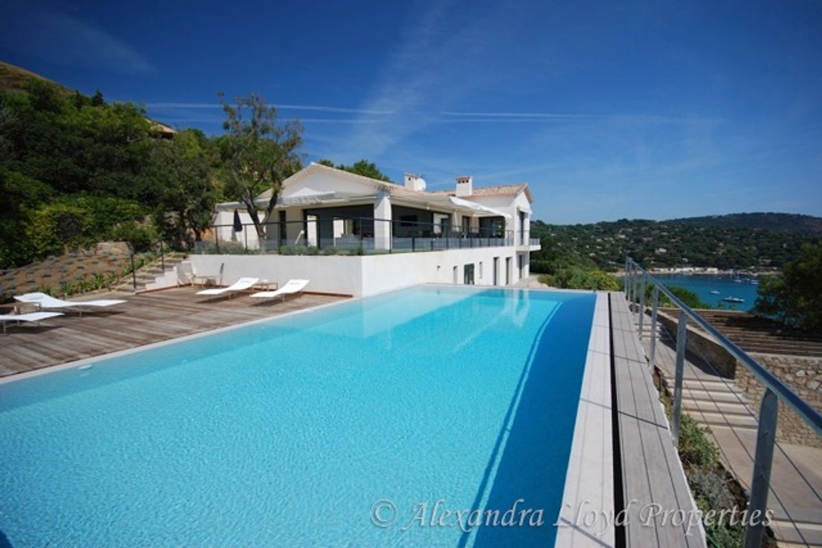Contemporary villa situated in the sought after area of l'Escalet in Ramatuelle