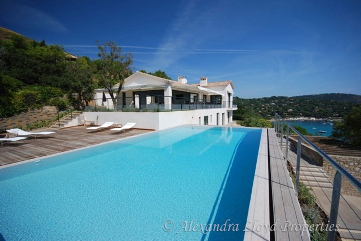 Contemporary villa situated in the sought after area of l'Escalet in Ramatuelle
