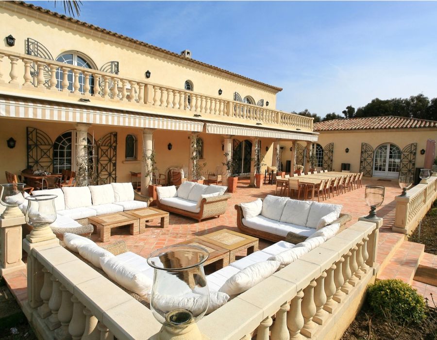 Large property with tennis courts in Les Salins, Saint Tropez 2