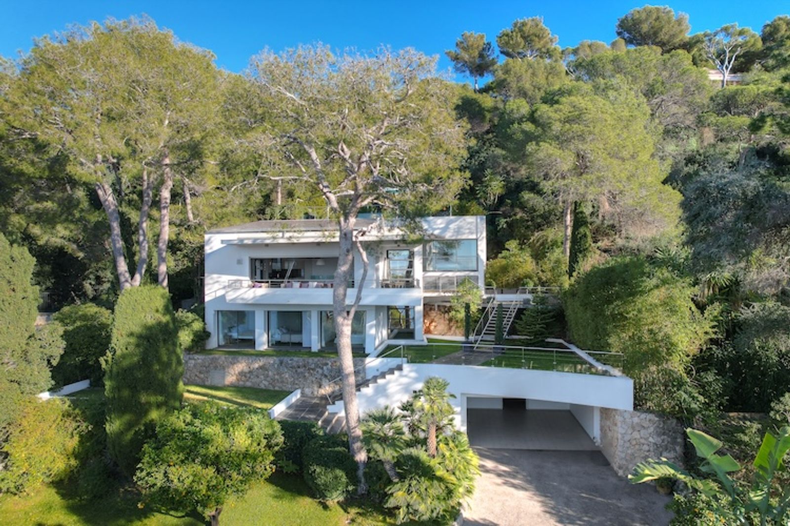Elegant Contemporary Villa with Panoramic Sea Views in Saint Jean Cap Ferrat
