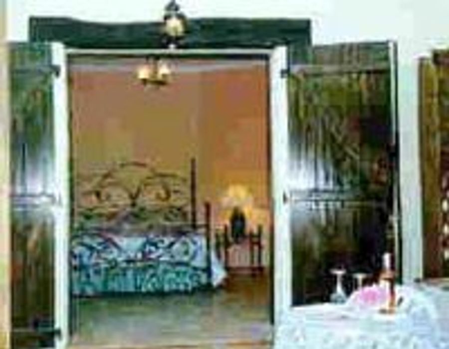 lovely Provencal style villa offers views of the sea and countryside 3