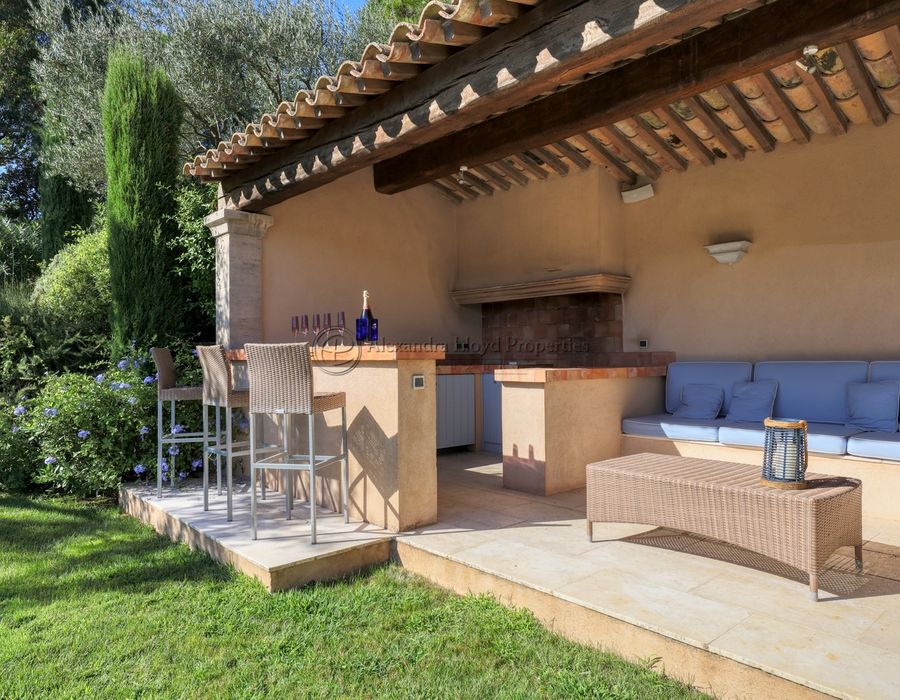 A wonderful property located in Ramautelle, fabulous interior 5