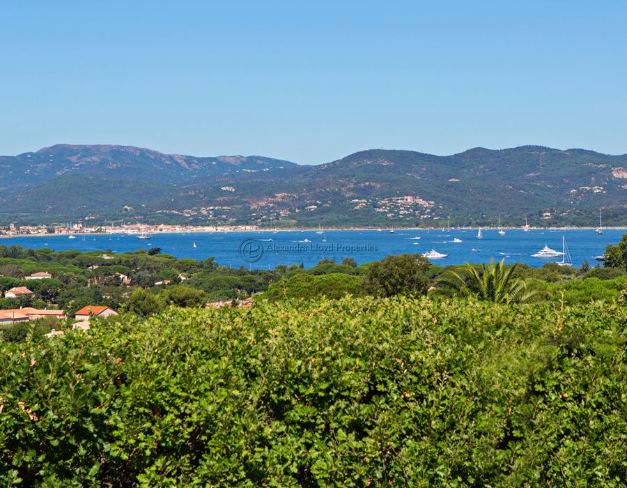Excellent position and stunning views from Les Carles - Saint Tropez 1