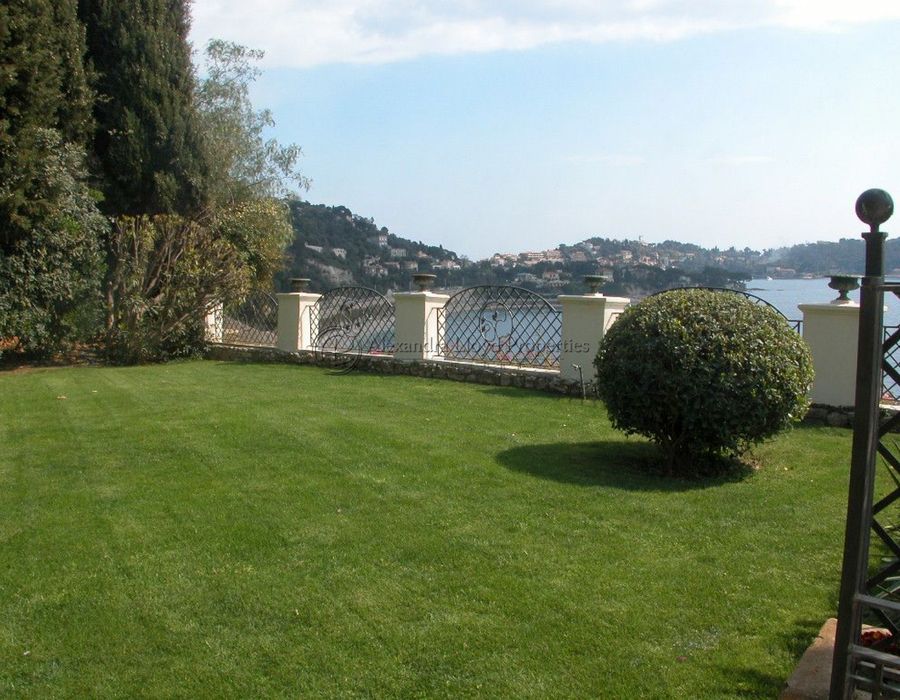 A beautiful Belle Epoque villa in Villefranche sur Mer with sea views 6