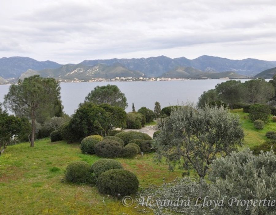 A peace haven in Saint Florent 1