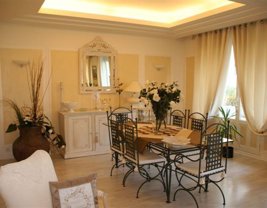 Excellent position on La Croisette in Cannes 5