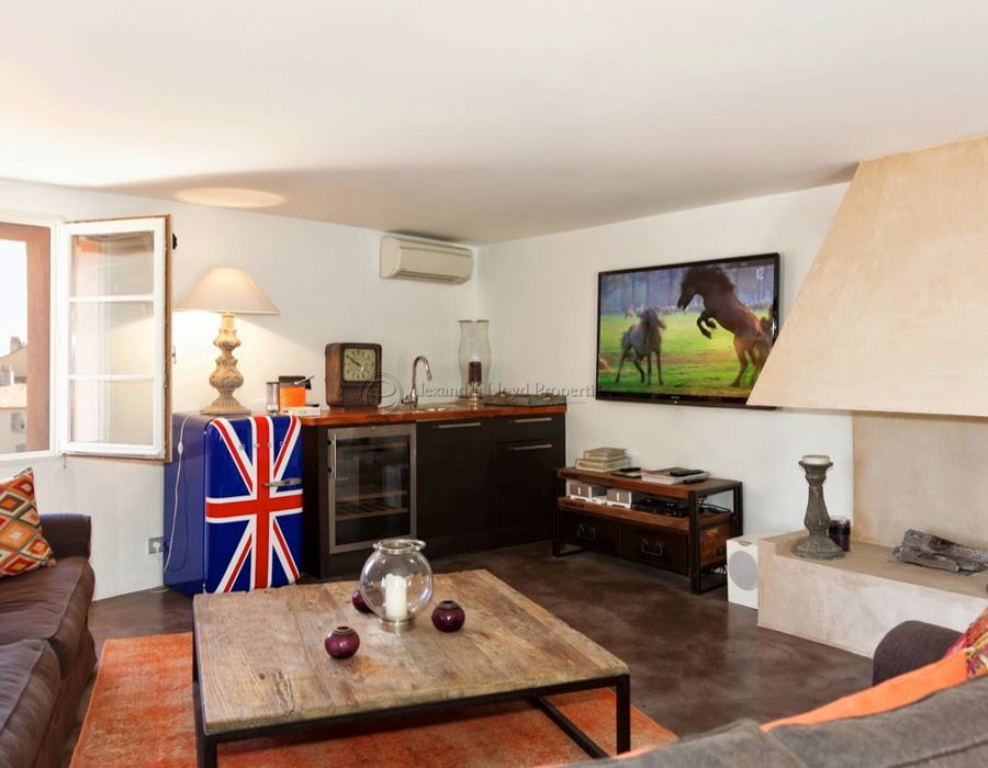 Stunning apartment located in the village of Saint Tropez 6