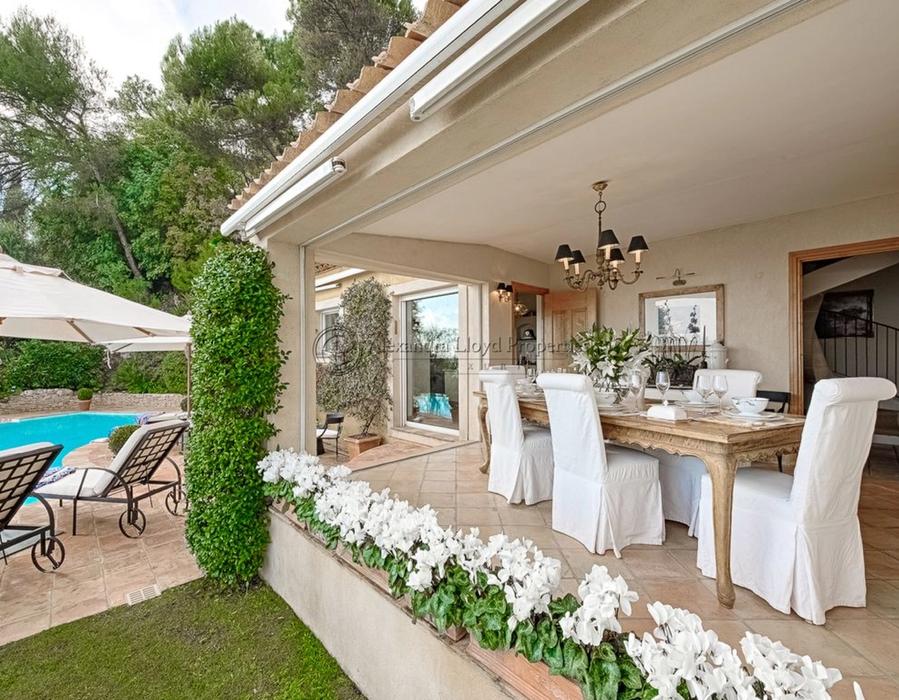 A Wonderful Four-Bedroom Villa Located in Le Castellet, Villefranche-sur-Mer 5