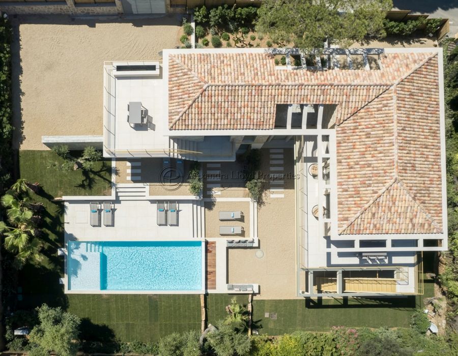 Contemporary villa for rent located in Le Parc des Salins, Saint Tropez 2