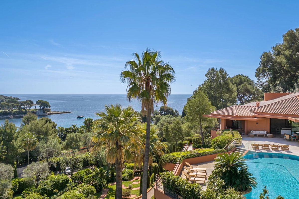 Deux Villas, Douze Suites et un Spa Privé sur la Presqu'île de Cap Ferrat, Saint-Jean-Cap-Ferrat