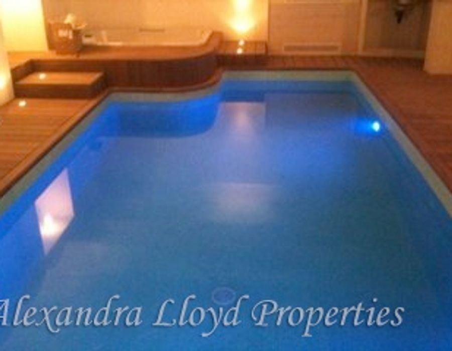 Exclusive apartment in the heart of Nice with indoor swimming pool! 2