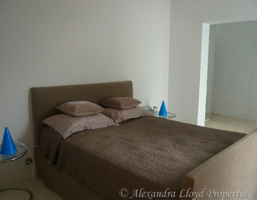 A recently renovated property located in the residential area of Eze 3