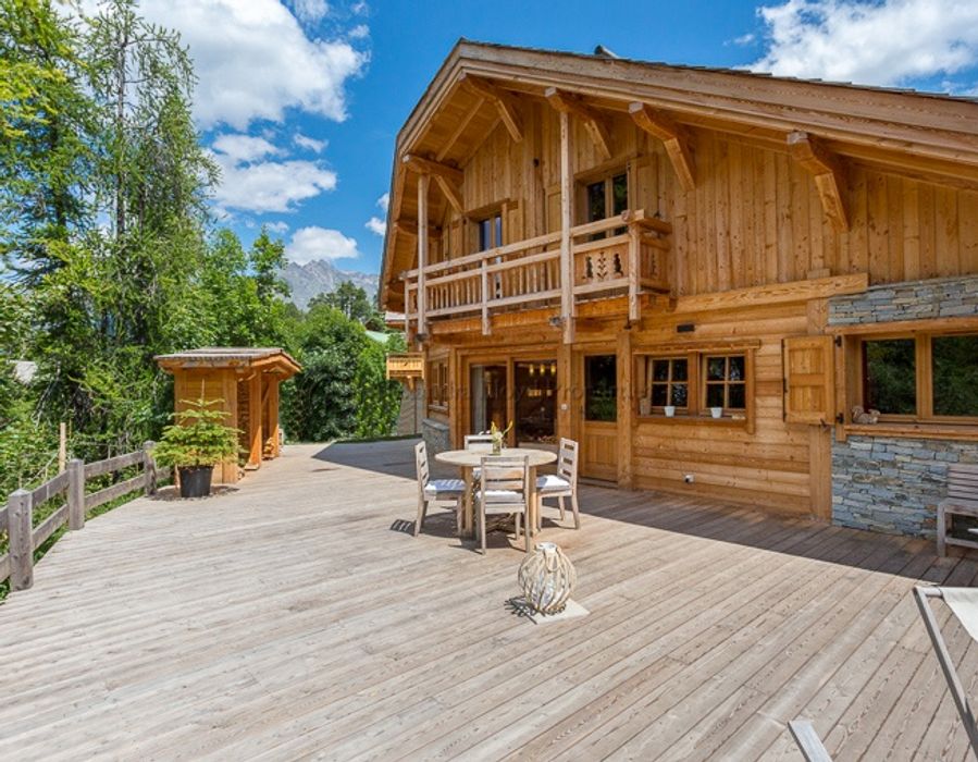 A lovely luxury chalet for rent in Auron 1