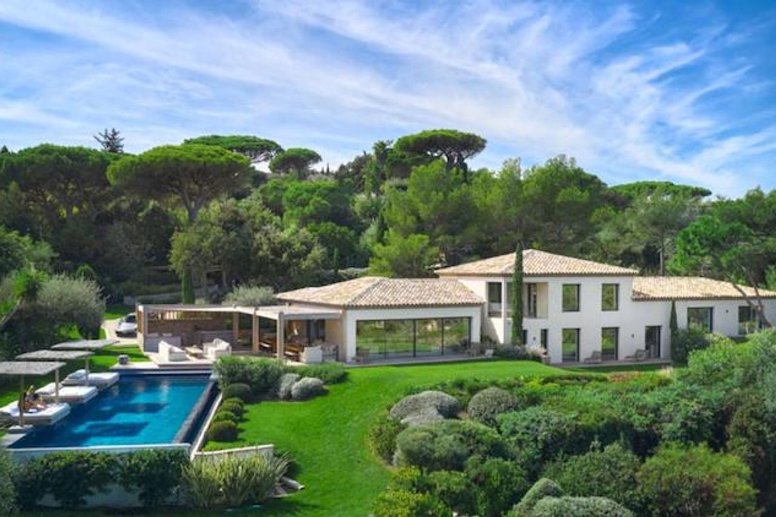 Les Parcs de Saint Tropez - sea views - five bedrooms plus staff rooms for rent