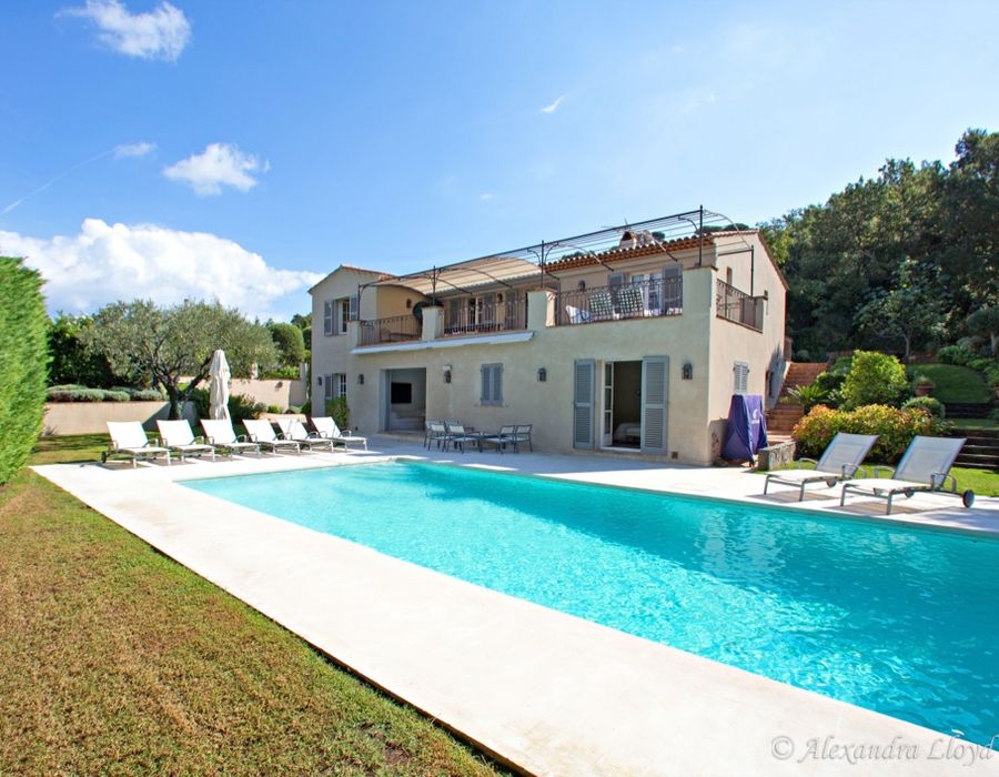 A seven bedroom villa for rent in La Belle Isnarde, Saint Tropez 3