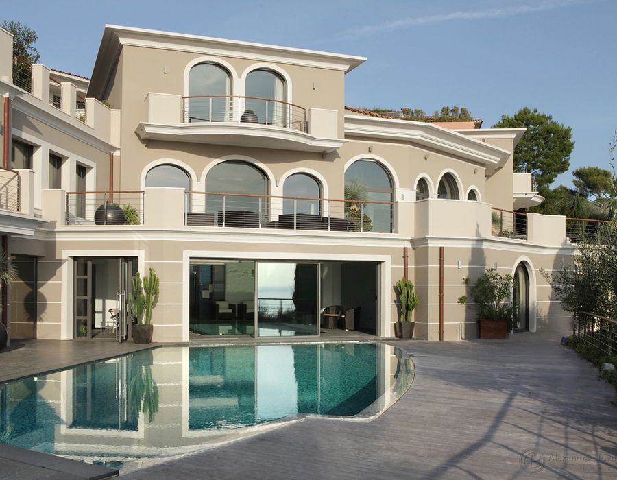 Situated in the heart of the prestigious Saint Jean Cap Ferrat 1