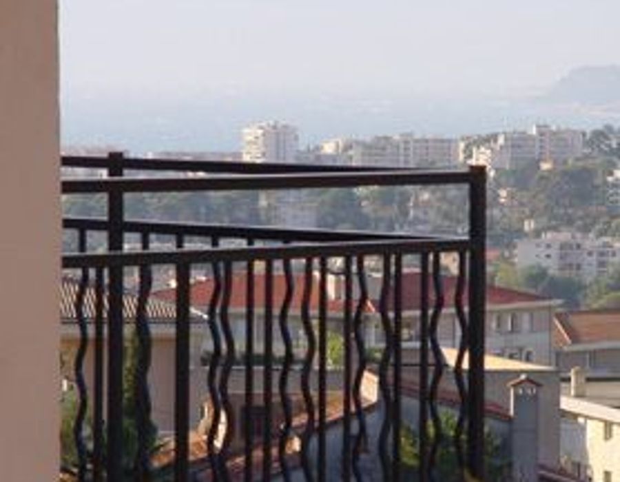 Modern villa in Cannes 3