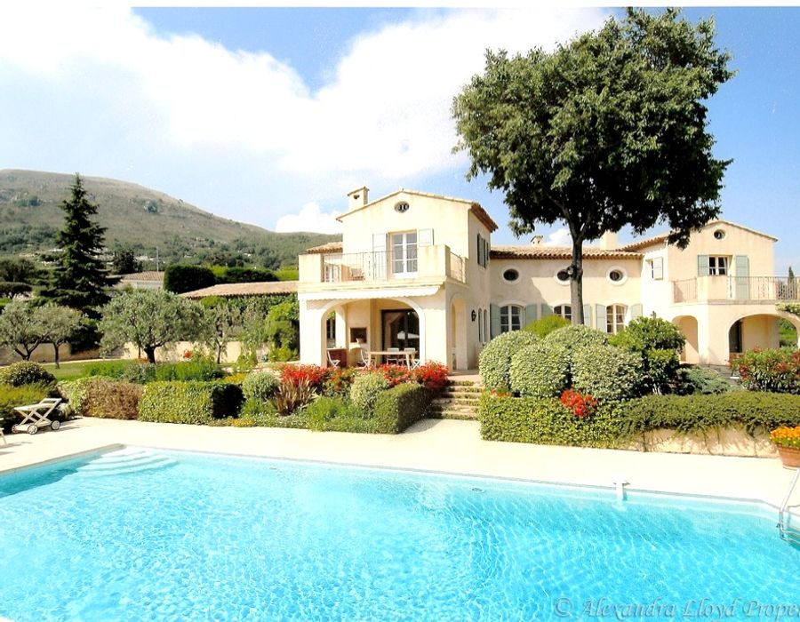 Luxury Svetchine Villa in Outstanding 10th Century Perched Village 2