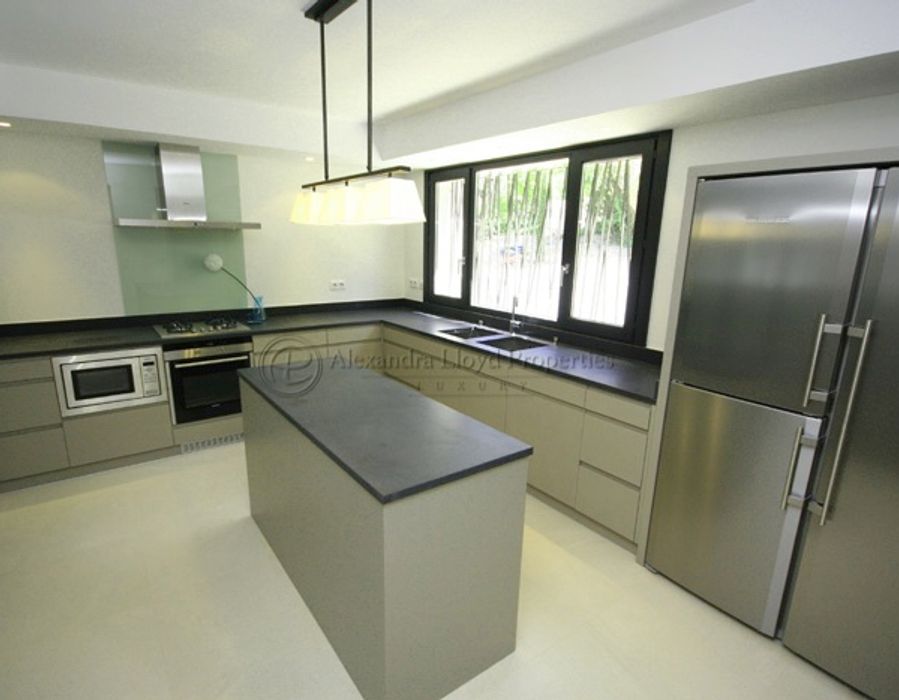 Contemporary villa with sea views, walking distance to Mougins Village 4