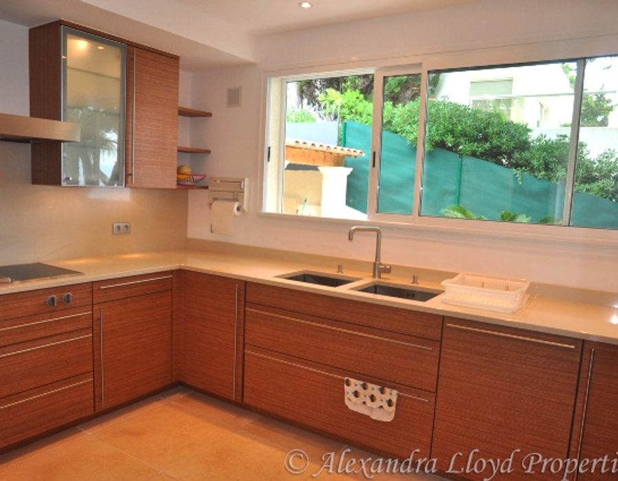 Overlooking the baie de la Garoupe with a 180° view over the Mediterra 1