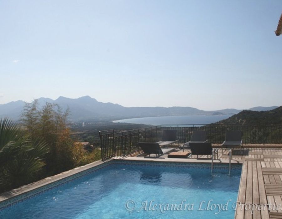 A stunning newly built property with breathtaking sea views 4